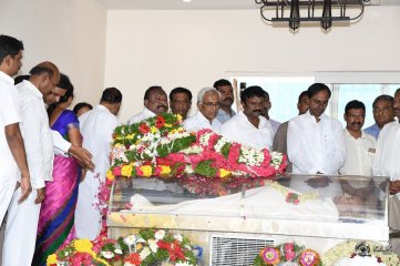 Celebs Pay Condolences to C Narayana Reddy